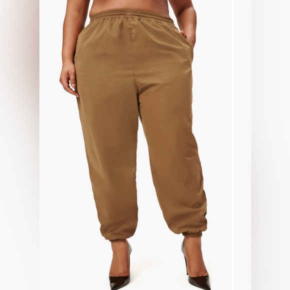 Good American Essential Track Jogger - Picture 1 of 3